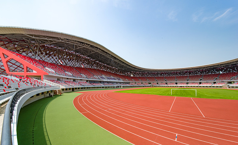 关于新兴足球场馆建设热潮推动城市面貌升级的信息